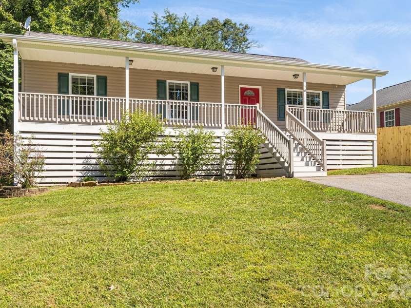 76 Selwyn Road, Asheville, NC 28806.  MLS# CAR4411517, YatesRealty ID 41451. 