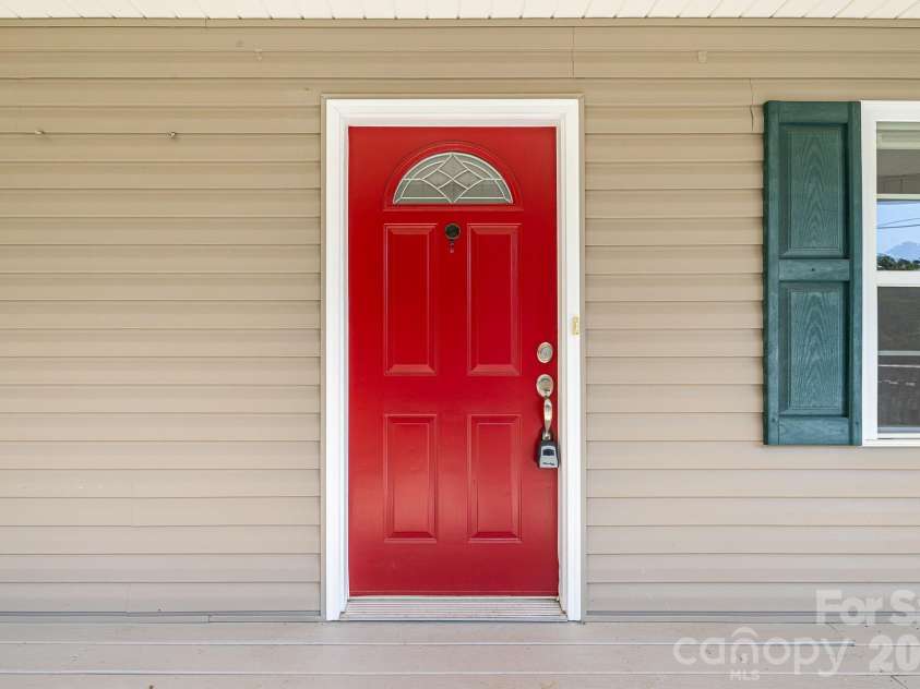 76 Selwyn Road, Asheville, NC 28806.  MLS# CAR4411517, YatesRealty ID 41451. 