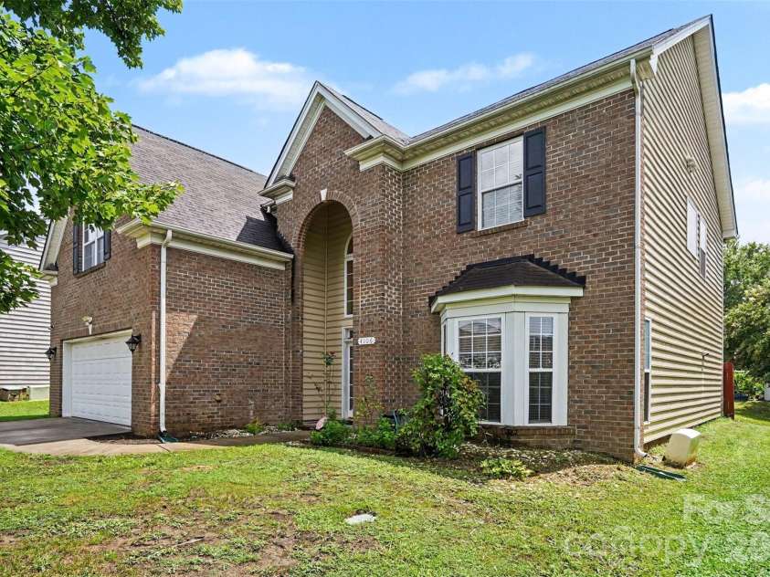 4106 Barclay Forest Drive, Charlotte, NC 28213.  MLS# CAR4411518, YatesRealty ID 41452. 
