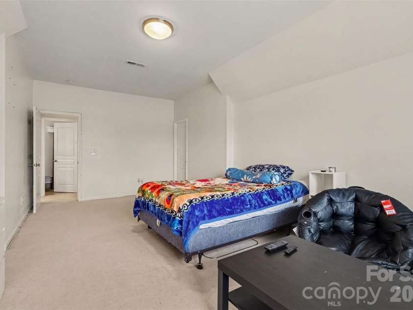 4106 Barclay Forest Drive, Charlotte, NC 28213.  MLS# CAR4411518, YatesRealty ID 41452. 