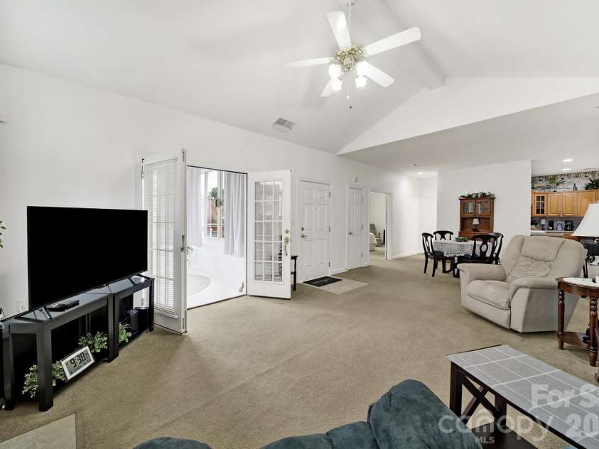 8368 Windsor Ridge Drive, Charlotte, NC 28277.  MLS# CAR4409492, YatesRealty ID 41454. 