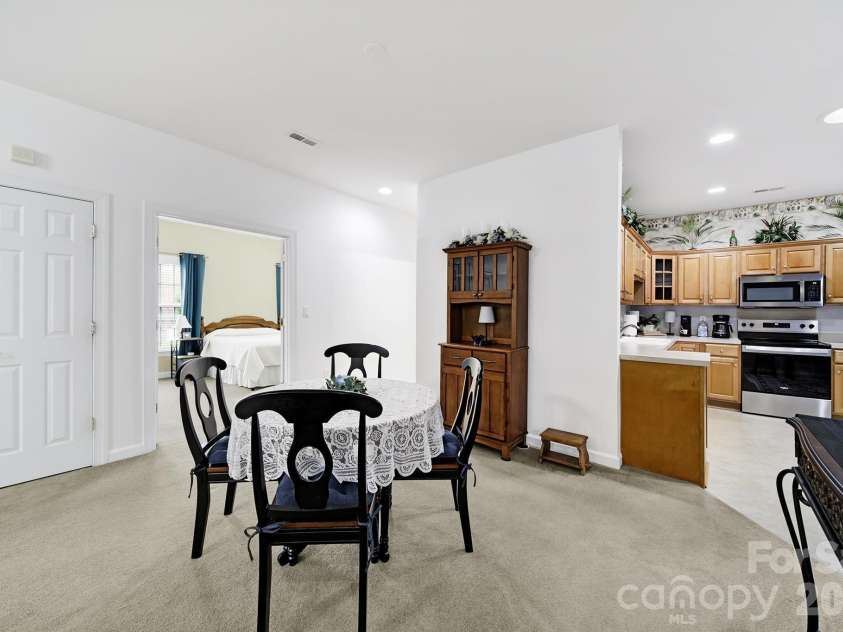 8368 Windsor Ridge Drive, Charlotte, NC 28277.  MLS# CAR4409492, YatesRealty ID 41454. 