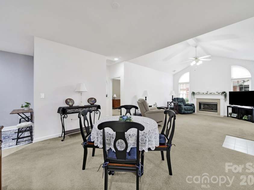 8368 Windsor Ridge Drive, Charlotte, NC 28277.  MLS# CAR4409492, YatesRealty ID 41454. 
