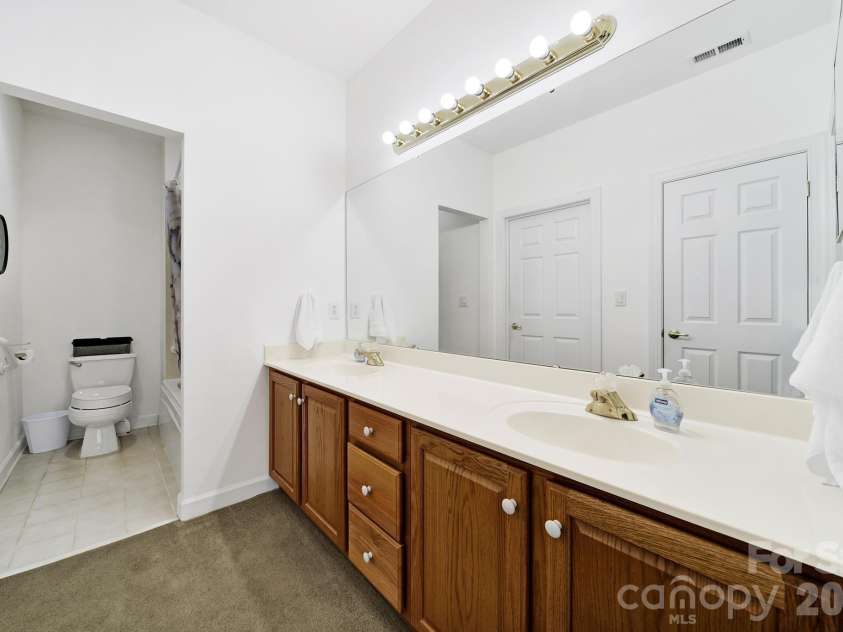 8368 Windsor Ridge Drive, Charlotte, NC 28277.  MLS# CAR4409492, YatesRealty ID 41454. 