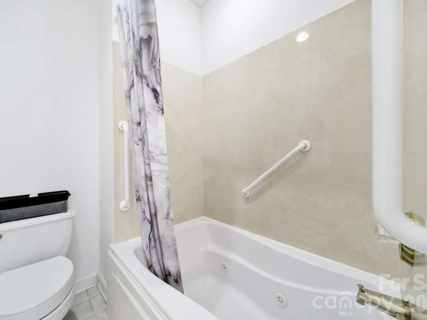 8368 Windsor Ridge Drive, Charlotte, NC 28277.  MLS# CAR4409492, YatesRealty ID 41454. 