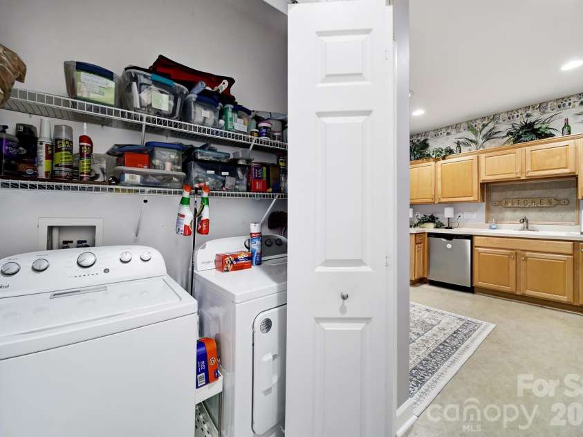 8368 Windsor Ridge Drive, Charlotte, NC 28277.  MLS# CAR4409492, YatesRealty ID 41454. 