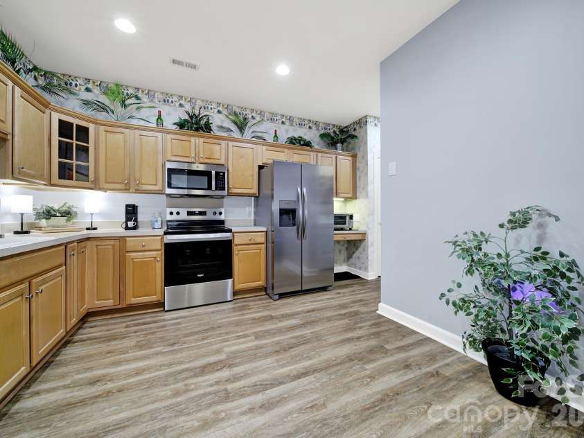 8368 Windsor Ridge Drive, Charlotte, NC 28277.  MLS# CAR4409492, YatesRealty ID 41454. 