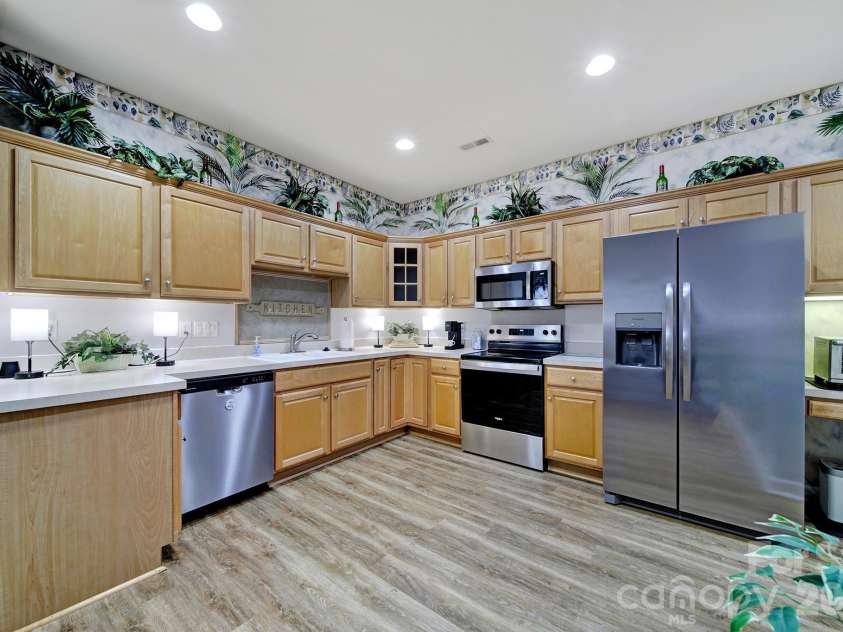 8368 Windsor Ridge Drive, Charlotte, NC 28277.  MLS# CAR4409492, YatesRealty ID 41454. 
