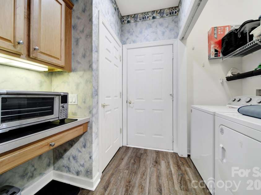 8368 Windsor Ridge Drive, Charlotte, NC 28277.  MLS# CAR4409492, YatesRealty ID 41454. 