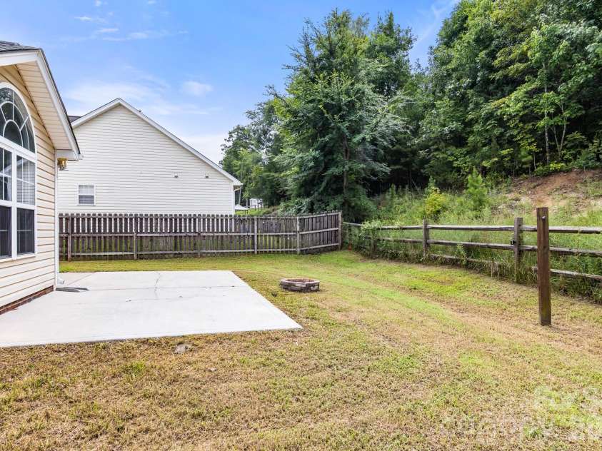 223 Newport Drive, Kannapolis, NC 28081.  MLS# CAR4409516, YatesRealty ID 41455. 