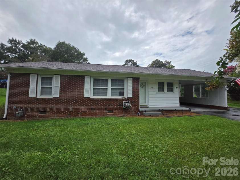1326 26th Street, Hickory, NC 28602.  MLS# CAR4410573, YatesRealty ID 41457. 