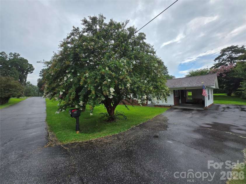 1326 26th Street, Hickory, NC 28602.  MLS# CAR4410573, YatesRealty ID 41457. 