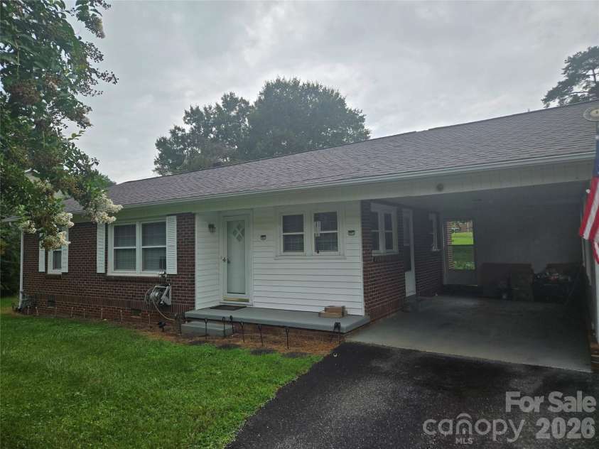 1326 26th Street, Hickory, NC 28602.  MLS# CAR4410573, YatesRealty ID 41457. 
