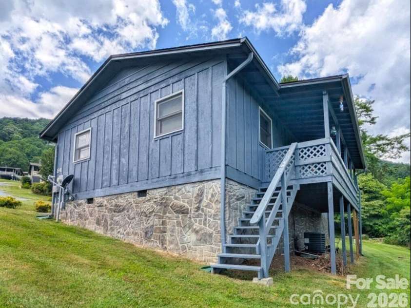 84 Stoney Ridge Loop, Maggie Valley, NC 28751.  MLS# CAR4405541, YatesRealty ID 41458. 