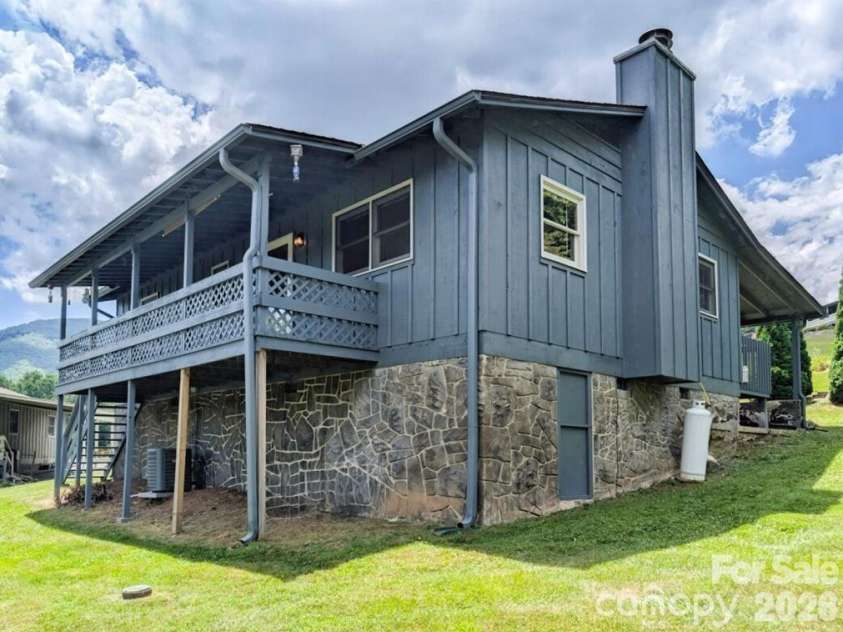 84 Stoney Ridge Loop, Maggie Valley, NC 28751.  MLS# CAR4405541, YatesRealty ID 41458. 
