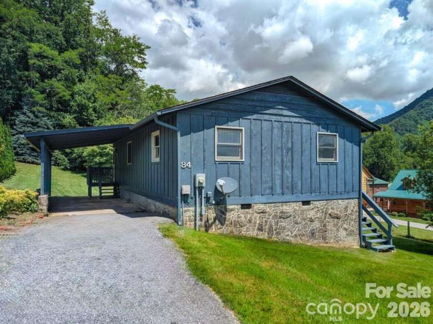 84 Stoney Ridge Loop, Maggie Valley, NC 28751.  MLS# CAR4405541, YatesRealty ID 41458. 