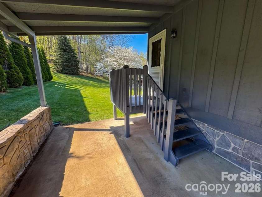 84 Stoney Ridge Loop, Maggie Valley, NC 28751.  MLS# CAR4405541, YatesRealty ID 41458. 