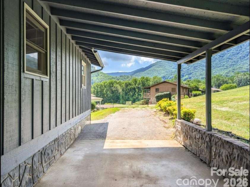 84 Stoney Ridge Loop, Maggie Valley, NC 28751.  MLS# CAR4405541, YatesRealty ID 41458. 