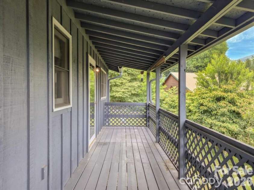 84 Stoney Ridge Loop, Maggie Valley, NC 28751.  MLS# CAR4405541, YatesRealty ID 41458. 