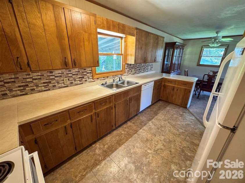 84 Stoney Ridge Loop, Maggie Valley, NC 28751.  MLS# CAR4405541, YatesRealty ID 41458. 