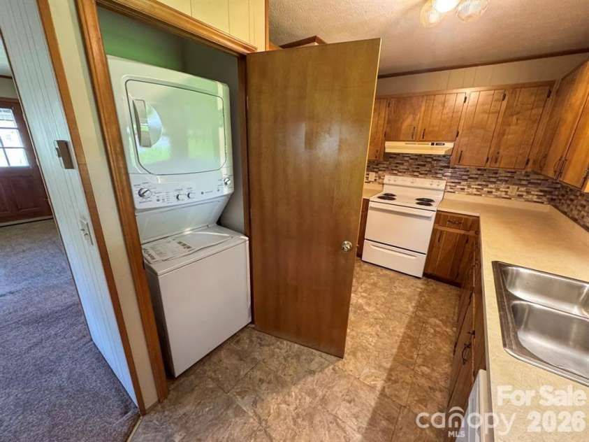 84 Stoney Ridge Loop, Maggie Valley, NC 28751.  MLS# CAR4405541, YatesRealty ID 41458. 