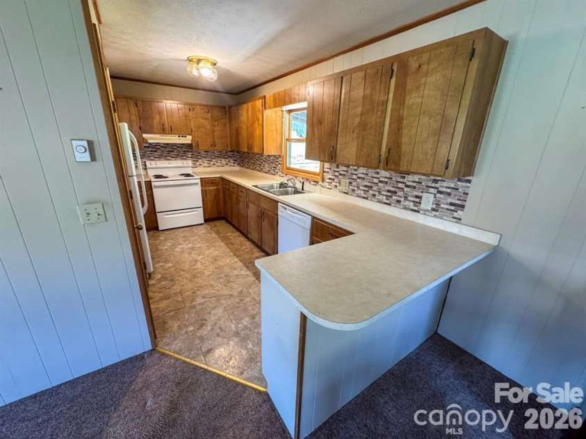 84 Stoney Ridge Loop, Maggie Valley, NC 28751.  MLS# CAR4405541, YatesRealty ID 41458. 