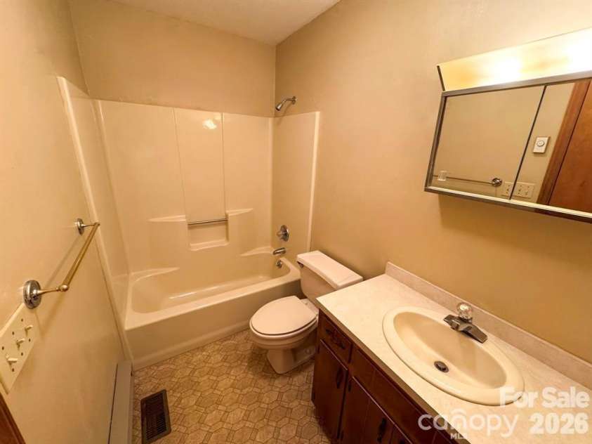 84 Stoney Ridge Loop, Maggie Valley, NC 28751.  MLS# CAR4405541, YatesRealty ID 41458. 