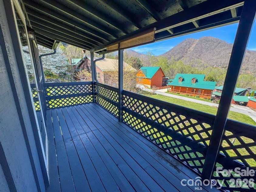 84 Stoney Ridge Loop, Maggie Valley, NC 28751.  MLS# CAR4405541, YatesRealty ID 41458. 