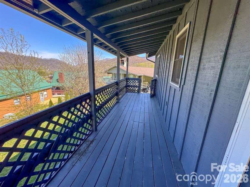 84 Stoney Ridge Loop, Maggie Valley, NC 28751.  MLS# CAR4405541, YatesRealty ID 41458. 