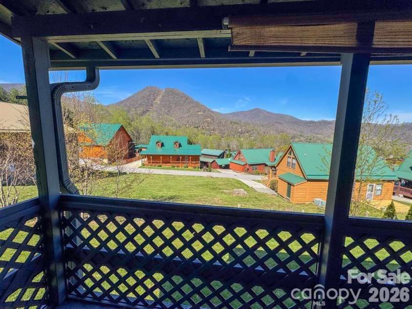 84 Stoney Ridge Loop, Maggie Valley, NC 28751.  MLS# CAR4405541, YatesRealty ID 41458. 