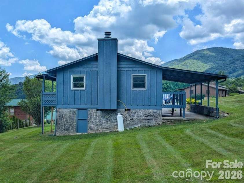 84 Stoney Ridge Loop, Maggie Valley, NC 28751.  MLS# CAR4405541, YatesRealty ID 41458. 