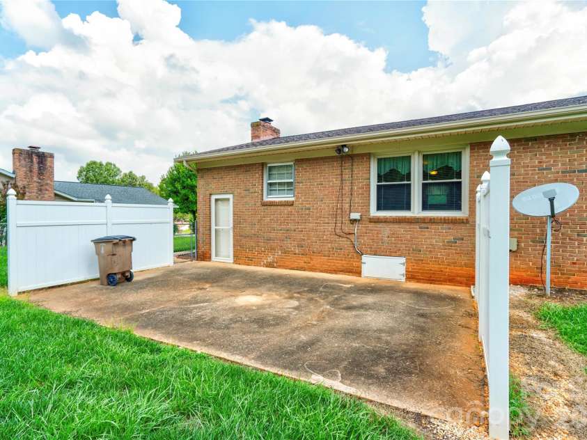 1606 Spangler Drive, Shelby, NC 28150.  MLS# CAR4411291, YatesRealty ID 41459. Back Patio