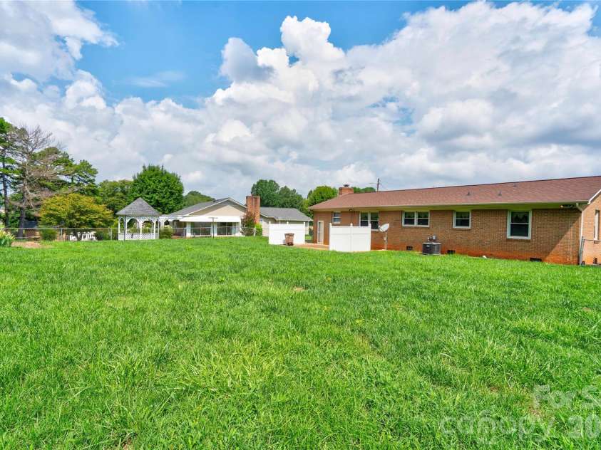 1606 Spangler Drive, Shelby, NC 28150.  MLS# CAR4411291, YatesRealty ID 41459. Back Right