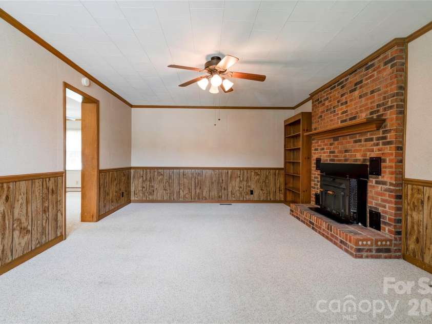 1606 Spangler Drive, Shelby, NC 28150.  MLS# CAR4411291, YatesRealty ID 41459. Family Room