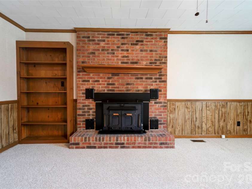 1606 Spangler Drive, Shelby, NC 28150.  MLS# CAR4411291, YatesRealty ID 41459. Family Room