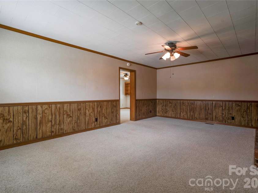 1606 Spangler Drive, Shelby, NC 28150.  MLS# CAR4411291, YatesRealty ID 41459. Family Room