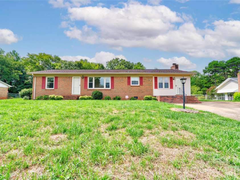 1606 Spangler Drive, Shelby, NC 28150.  MLS# CAR4411291, YatesRealty ID 41459. Front