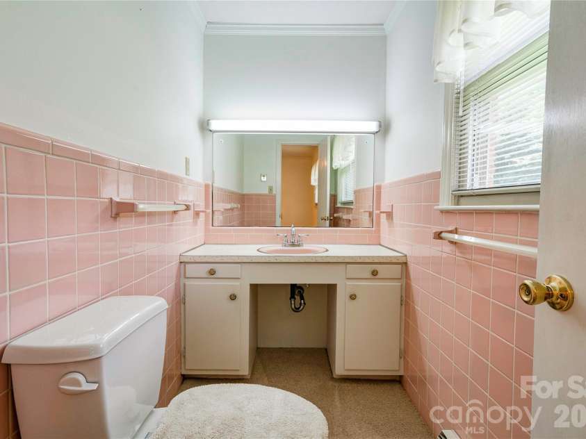 1606 Spangler Drive, Shelby, NC 28150.  MLS# CAR4411291, YatesRealty ID 41459. Half Bath