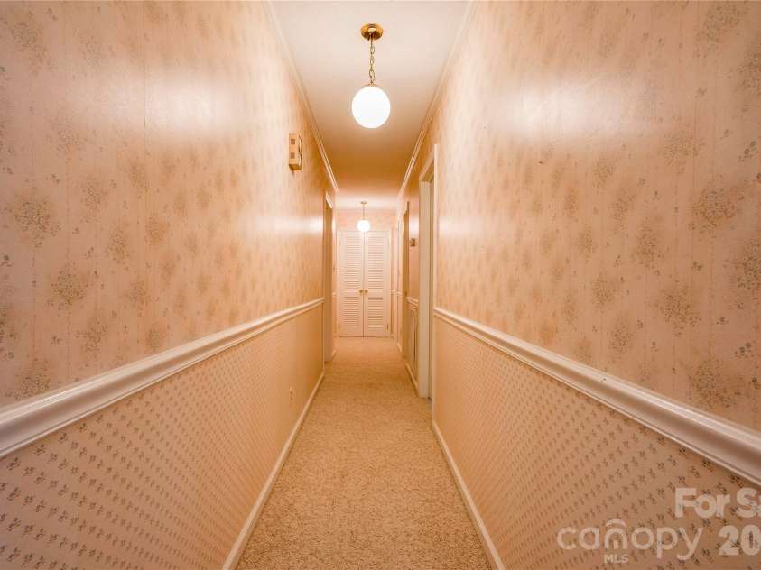 1606 Spangler Drive, Shelby, NC 28150.  MLS# CAR4411291, YatesRealty ID 41459. Hallway