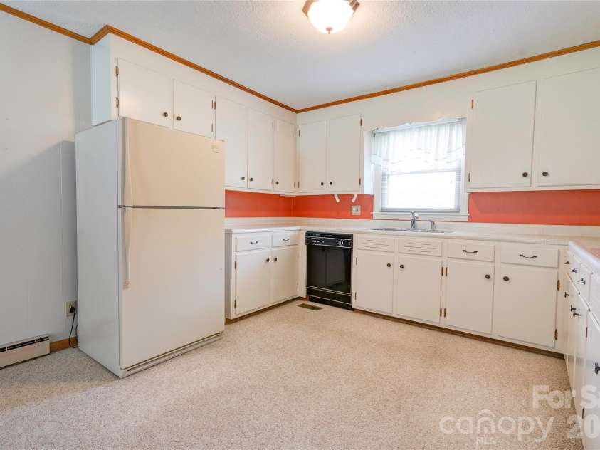 1606 Spangler Drive, Shelby, NC 28150.  MLS# CAR4411291, YatesRealty ID 41459. Kitchen
