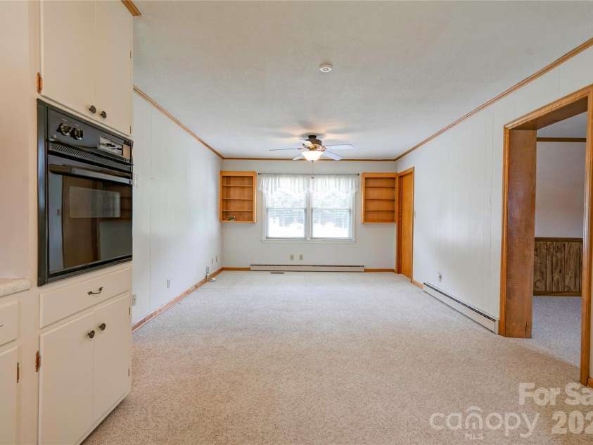 1606 Spangler Drive, Shelby, NC 28150.  MLS# CAR4411291, YatesRealty ID 41459. Kitchen/Dining Room