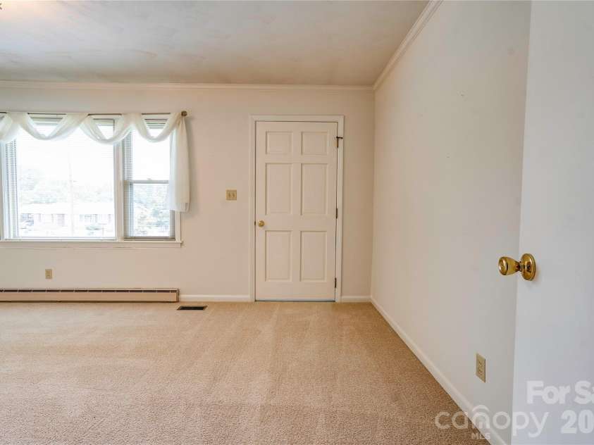 1606 Spangler Drive, Shelby, NC 28150.  MLS# CAR4411291, YatesRealty ID 41459. Living Room