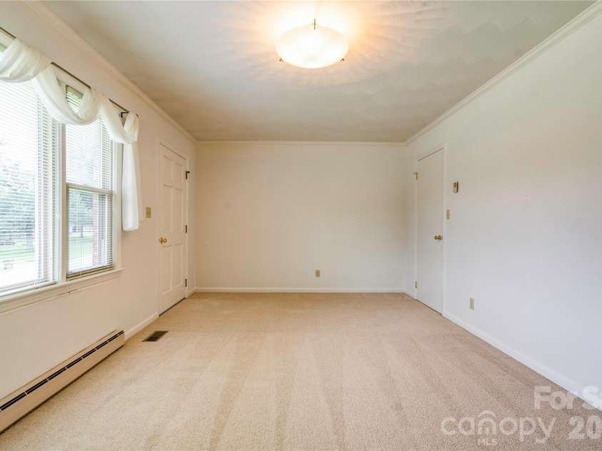 1606 Spangler Drive, Shelby, NC 28150.  MLS# CAR4411291, YatesRealty ID 41459. Living Room