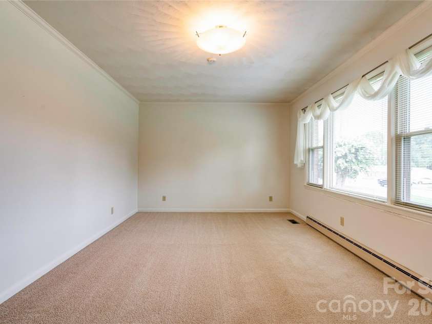 1606 Spangler Drive, Shelby, NC 28150.  MLS# CAR4411291, YatesRealty ID 41459. Living Room