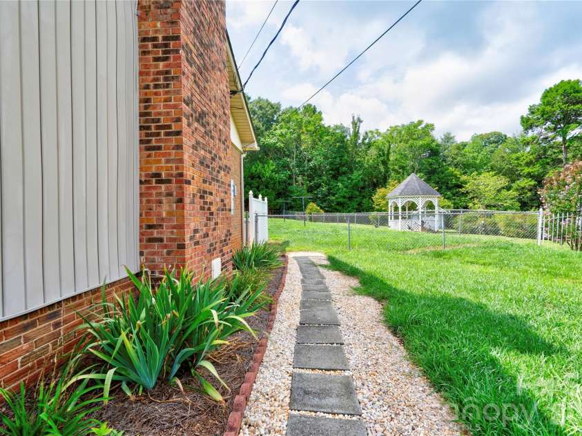 1606 Spangler Drive, Shelby, NC 28150.  MLS# CAR4411291, YatesRealty ID 41459. Side