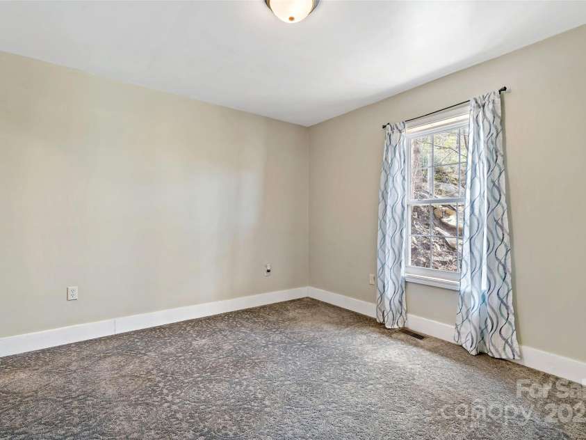 50 Valley View Drive, Marion, NC 28752.  MLS# CAR4242721, YatesRealty ID 4146. 
