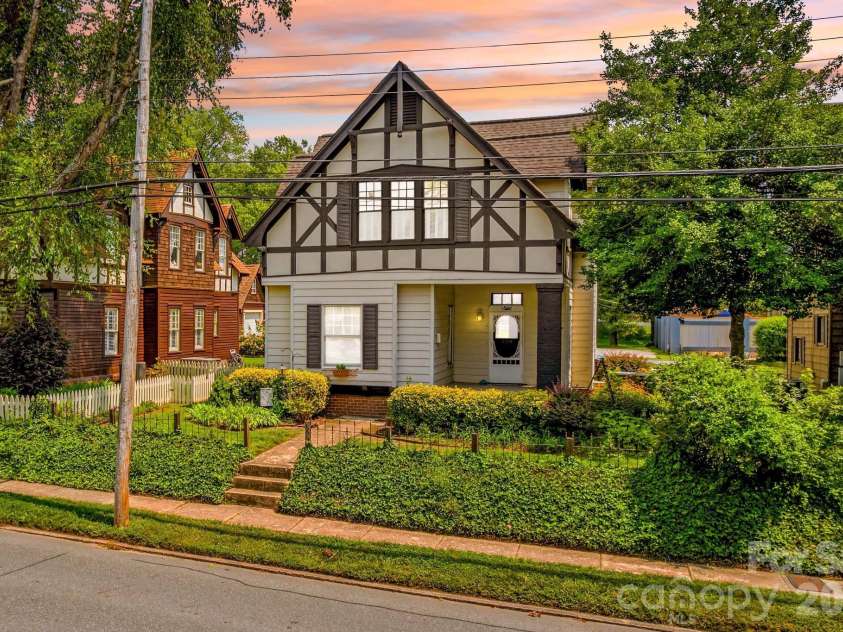 309 Ellis Street, Salisbury, NC 28144.  MLS# CAR4409945, YatesRealty ID 41463. 