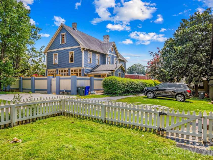 309 Ellis Street, Salisbury, NC 28144.  MLS# CAR4409945, YatesRealty ID 41463. 