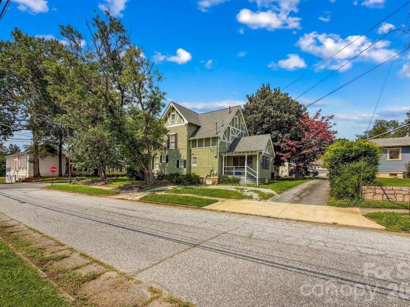 309 Ellis Street, Salisbury, NC 28144.  MLS# CAR4409945, YatesRealty ID 41463. 