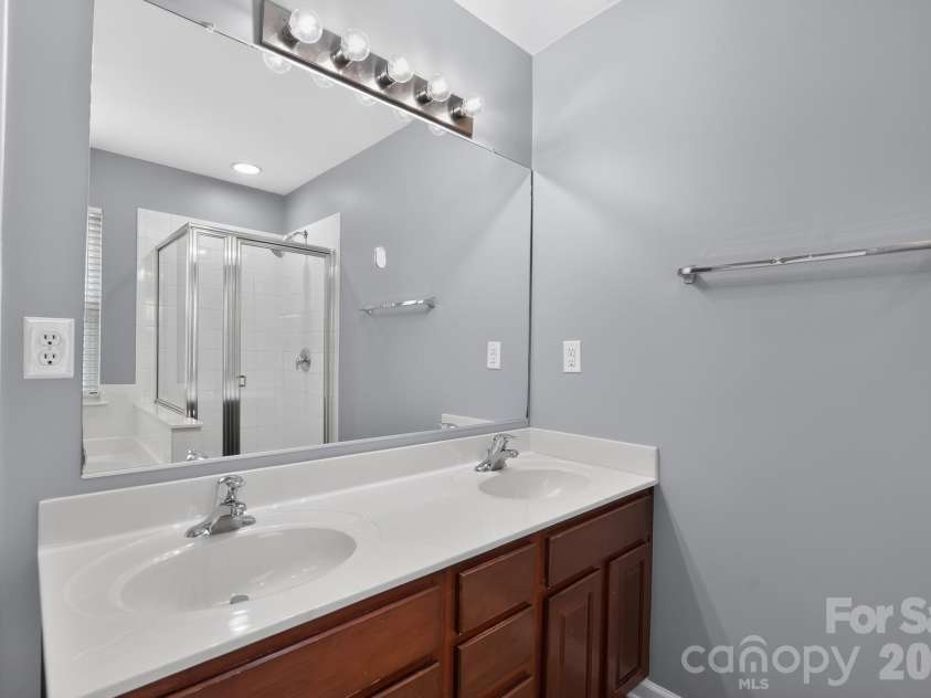 2515 Bethesda Oaks Drive, Gastonia, NC 28056.  MLS# CAR4411762, YatesRealty ID 41465. 